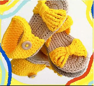 Baby Booties / Baby Shoes / Cute Baby Woolen Crochet Handmade Baby Girl Sheos For Winter / Winter Crochet Accessories