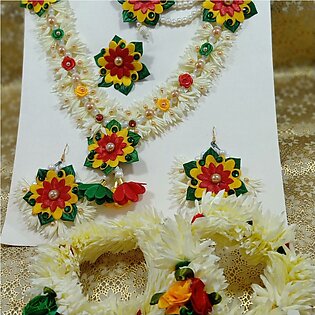 Bridal Wear Artificial Flower Gajra Set With Artificial Kangan Best Meterial & Gud Looking For Beautyfull Girls...........