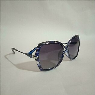 Young's woman sunglasses