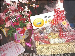 SORRY GIFT BASKET WITH FRESH FLOWERS BOX