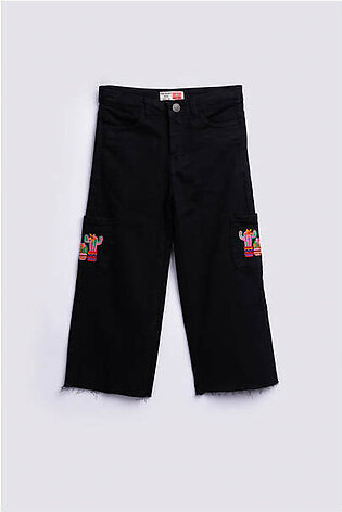 GIRLS EMBROIDERED CARGO JEANS