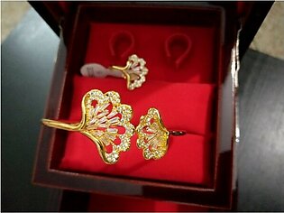 Gold platted bangle bracelet with ring set