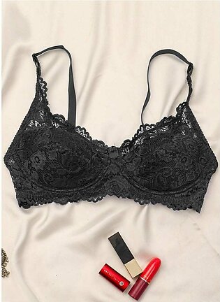 Scalloped Lace-Up Strapless Bra