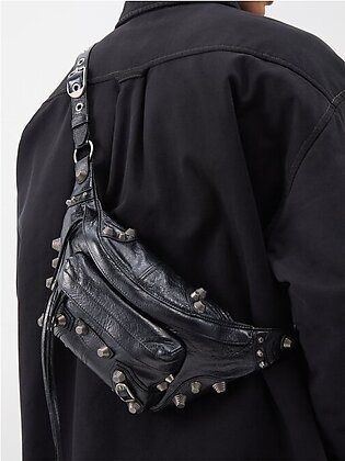 Le Cagole Cracked-leather Belt Bag In Nero