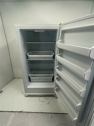 Frigidaire Refrigerator Model FFRU17G8QWC