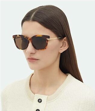 Burgundy/brown
                                    Classic Square Sunglasses